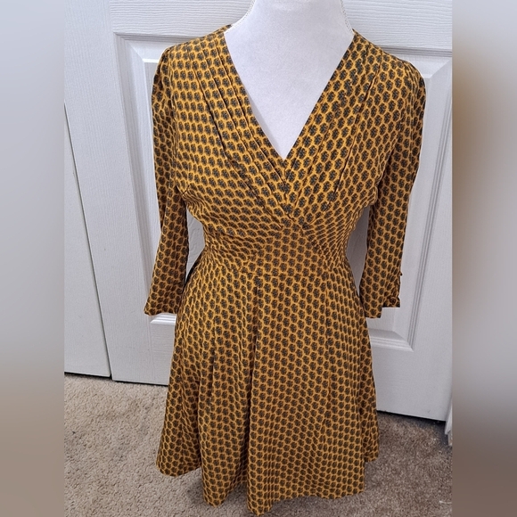 Elegant Mustard Patterned Dress   Size M - Picture 1 of 6